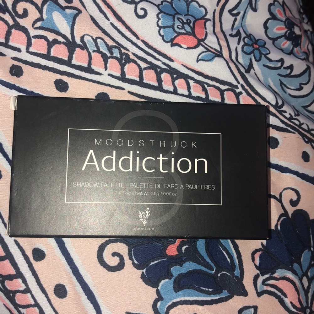 Younique Addiction Eyeshadow Palette 3